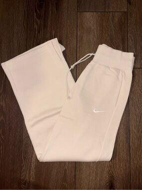 NWOT Nike Phoenix Fleece Oversized Wide Leg Sweatpants!